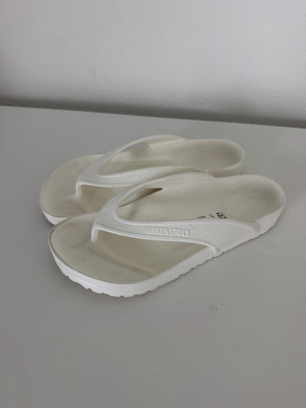 Birkenstock Womens Honolulu Thong Sandals White Rubber Size 38 womens 7